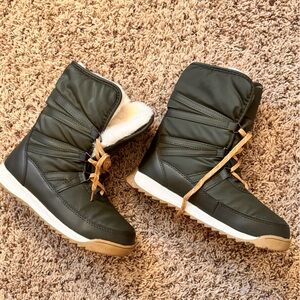 Army green waterproof for lined winter boots.